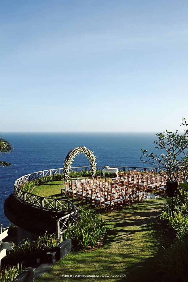 Axioo: Layers of Intricate Intimacies